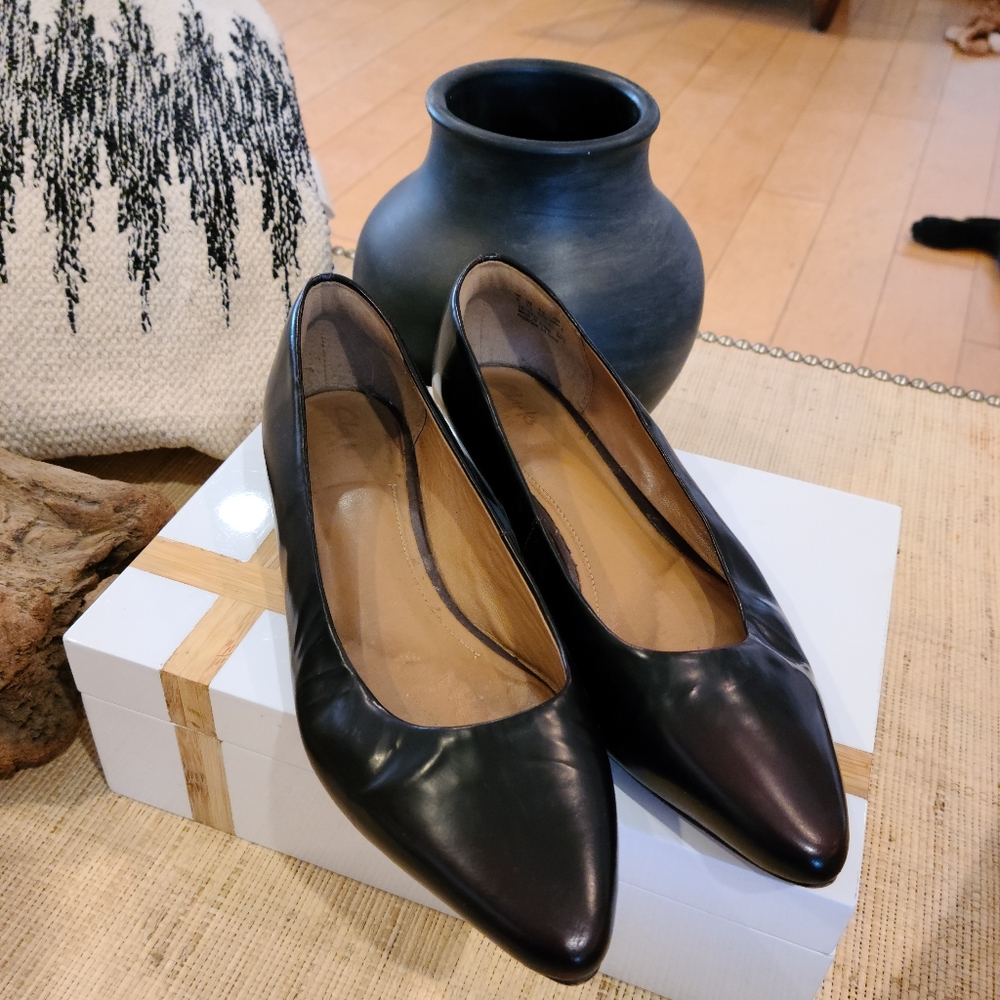 Clark's artisan flats